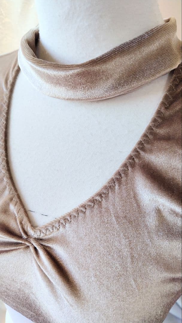 Ｓ～Ｍ／アンティーク風ゴールドベロアとふんわりレース袖チョーカー娘役レオタード