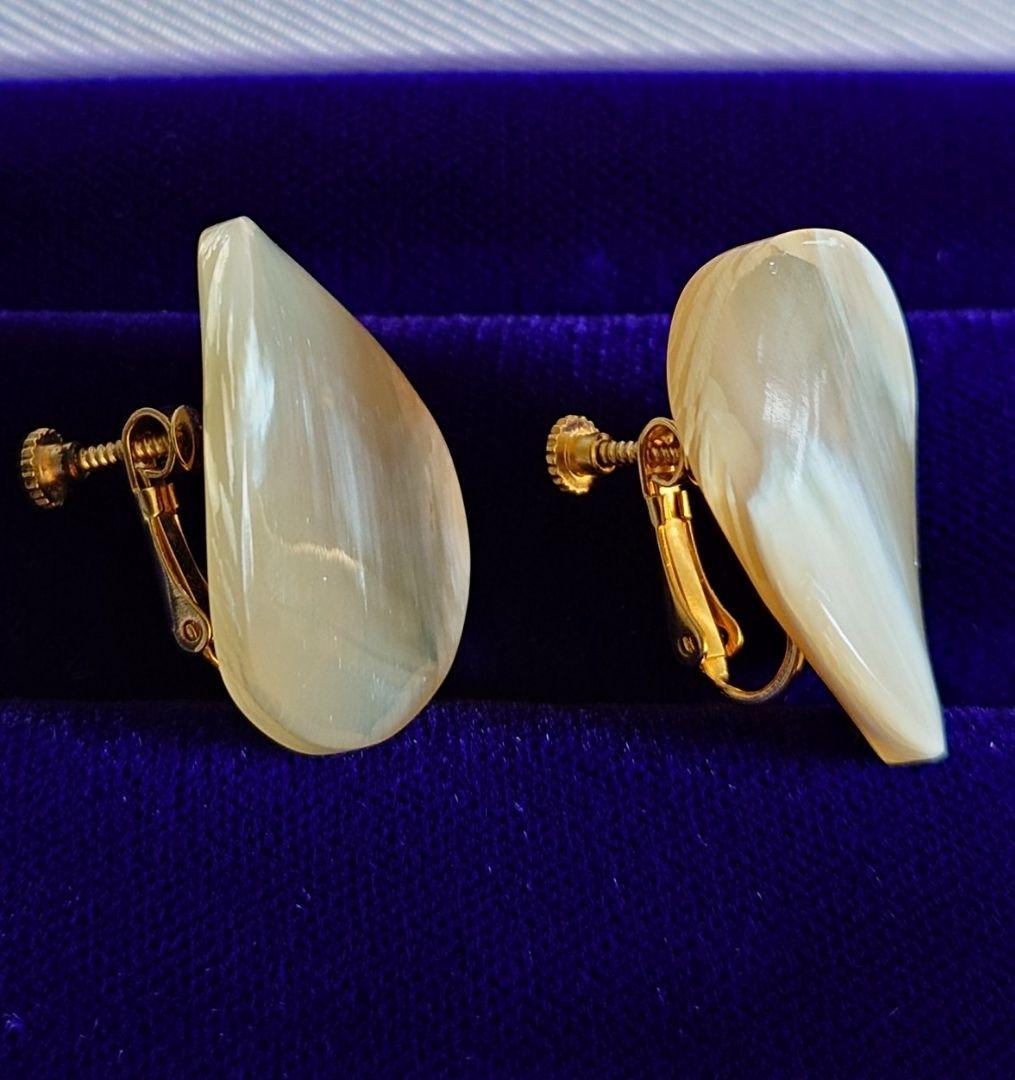 ブローチ イヤリング 水牛 彫刻 花 楕円ツイスト D2＆963 627 697