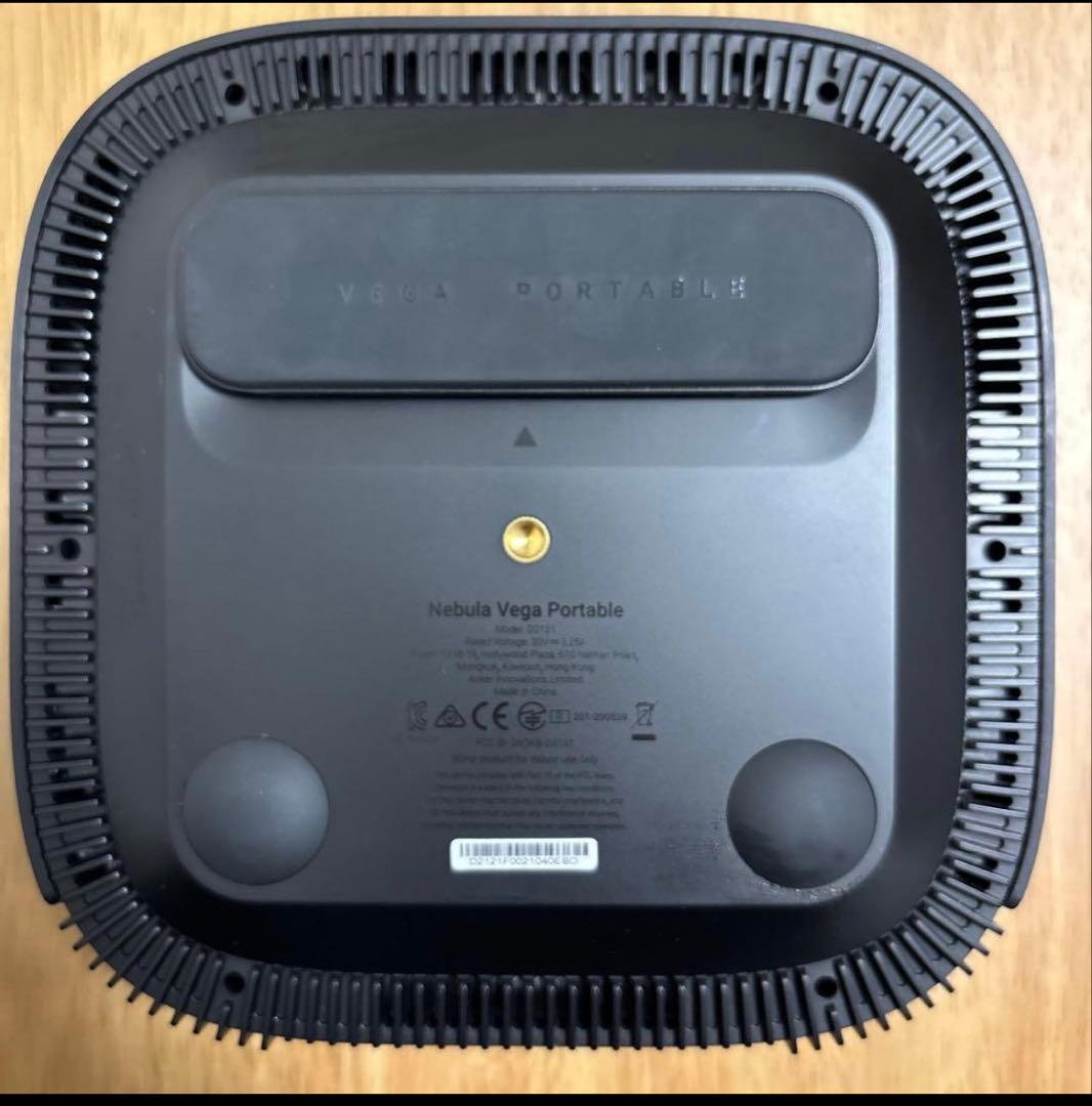 プロジェクター　anker NEBULA Vega portable 中古品