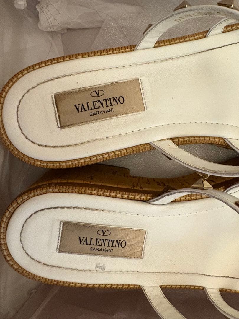 【イーピン】Valentino ホワイトサンダル