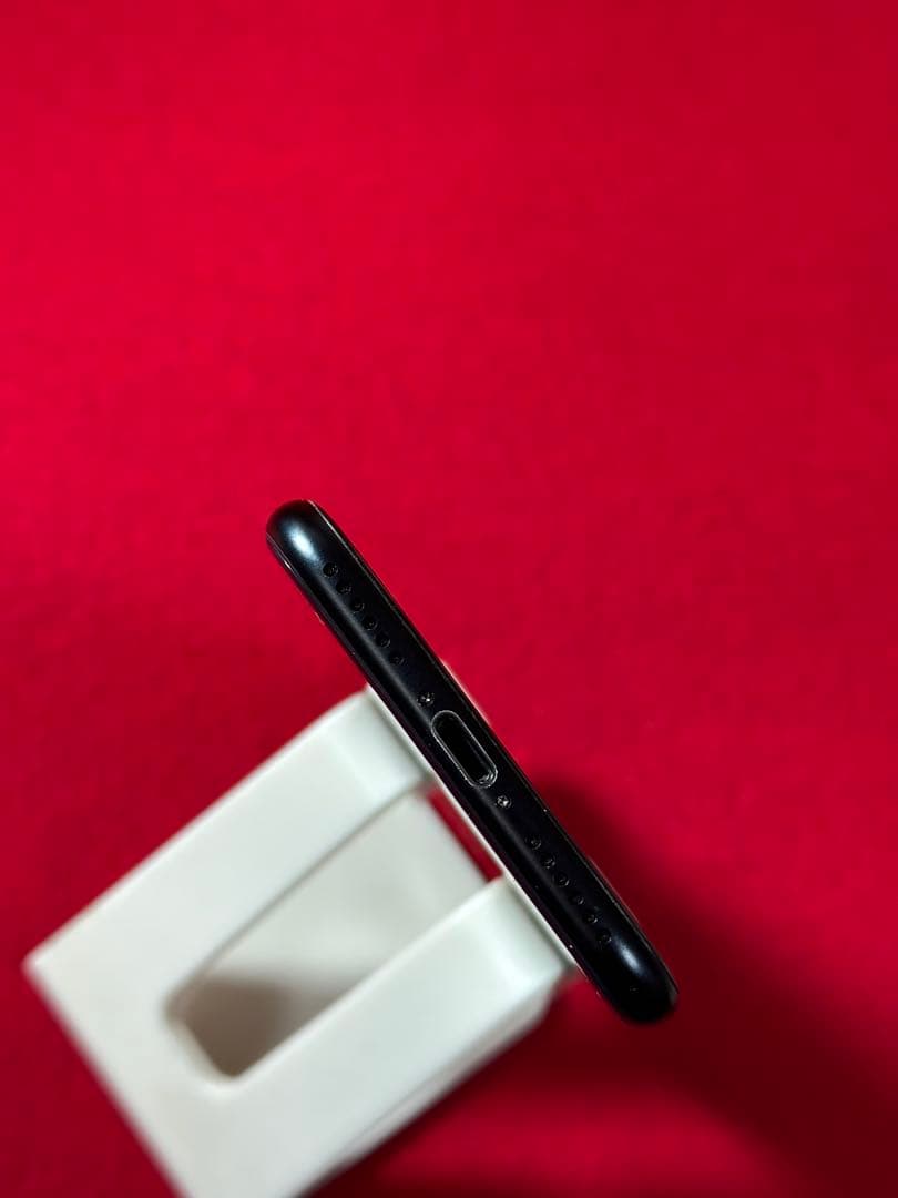 【0044】iPhone SE3第3世代ミッドナイト 64GB simフリー