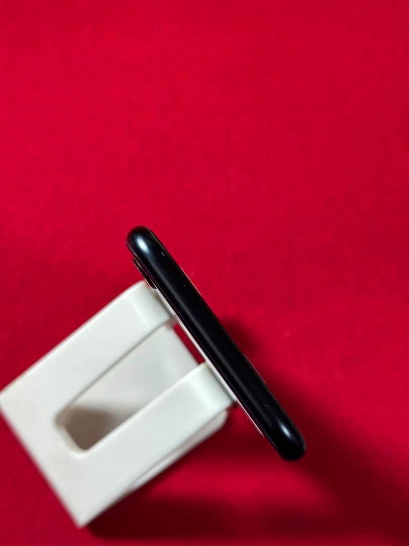 【0044】iPhone SE3第3世代ミッドナイト 64GB simフリー