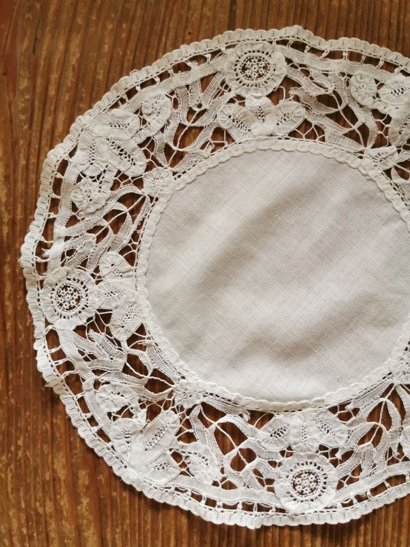 アンティーク ベルギープリンセスレース 30㎝ドイリー 向日葵＆小花モチーフ