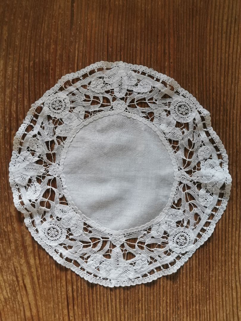 アンティーク ベルギープリンセスレース 30㎝ドイリー 向日葵＆小花モチーフ