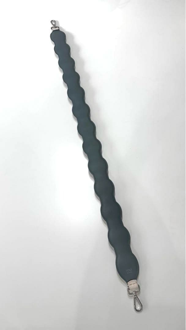 【美品⭐︎】FENDI フラワーモチーフ ショルダーストラップユー