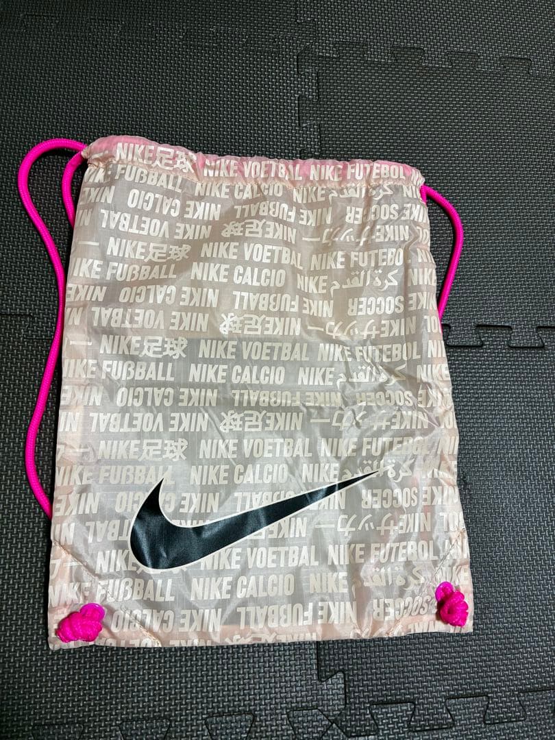 Nike サッカーシューズ・スパイク ピンク・ベージュ