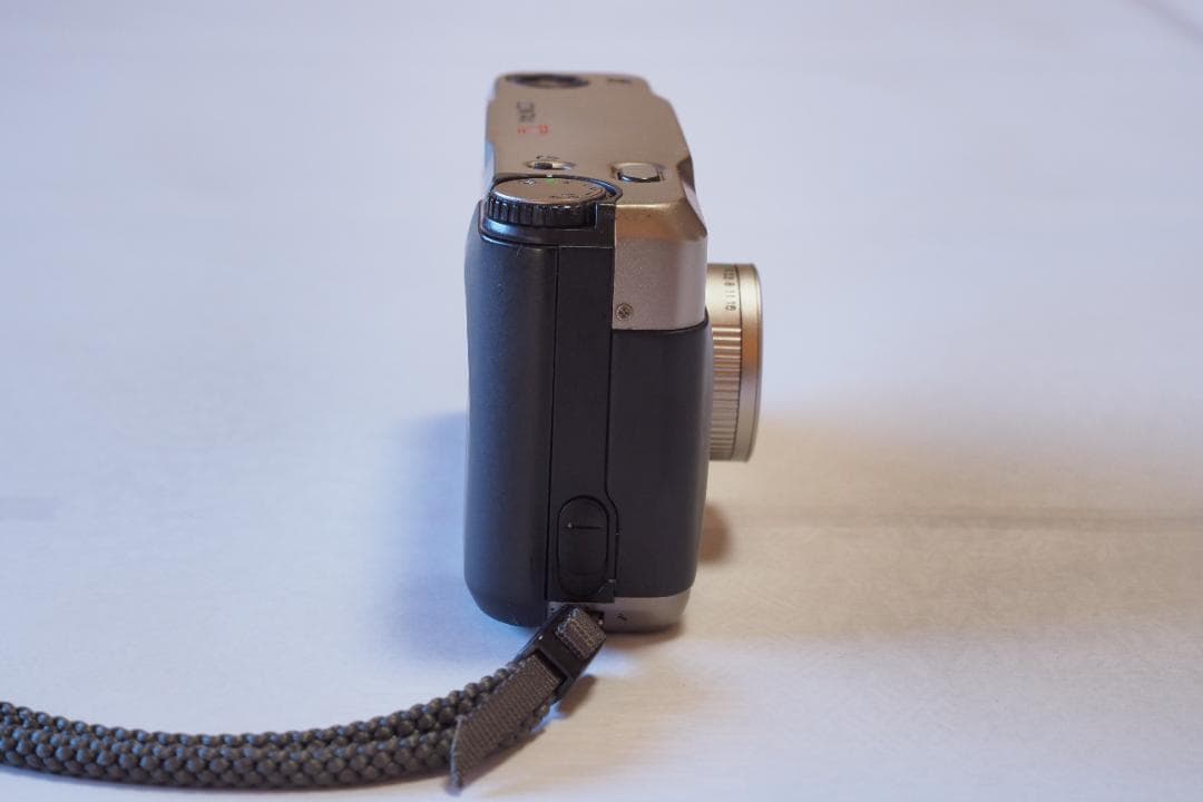 高級コンパクトカメラ（レンズ一体型・AFカメラ） CONTAX T2