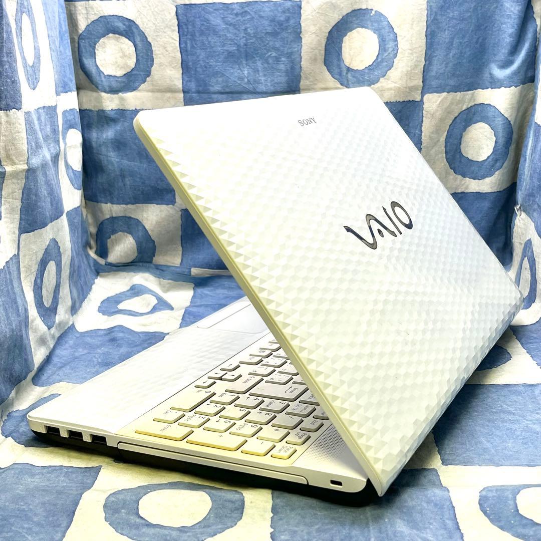 人気VAIO♡快速SSD256G☆i5☆美しい白♪ブルーレイ&カメラ！Win11