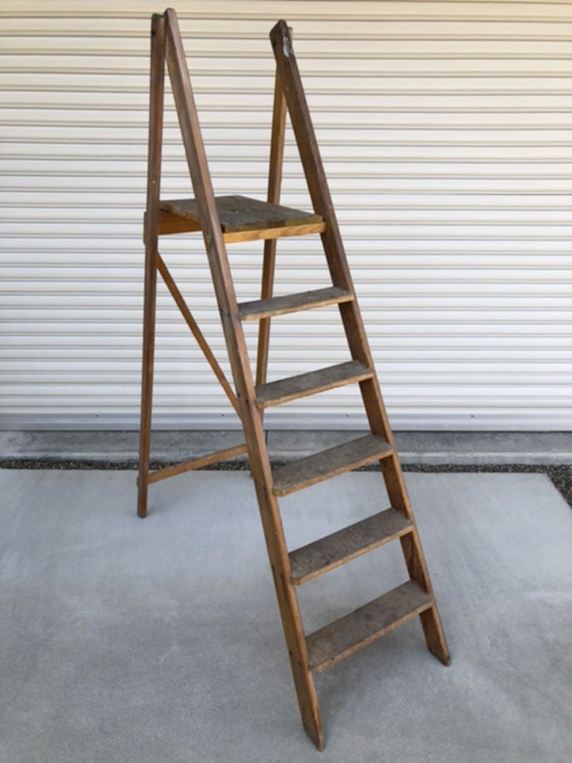 ステップラダー　アンティークラダー　購入金額87000 上も広くて沢山飾れる