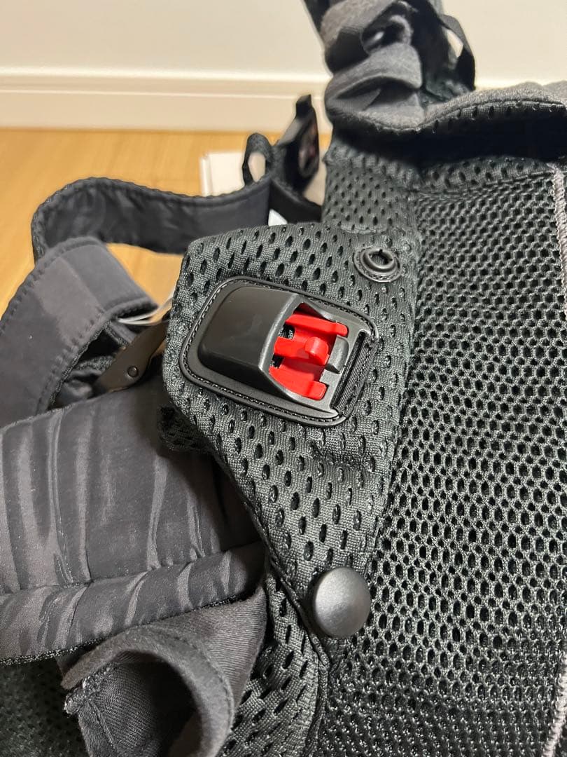 【美品・箱説明書あり】ハーモニー　BABYBJÖRN ブラック メッシュ