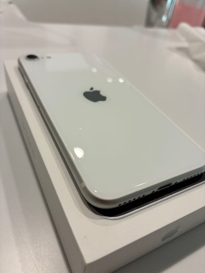 Apple iPhone SE 第2世代 ホワイト 64GB 本体