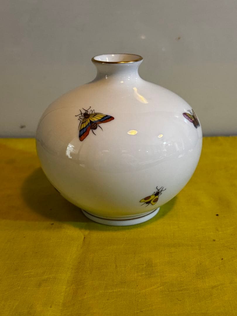 ヘレンドの花瓶 鳥と昆虫のデザイン