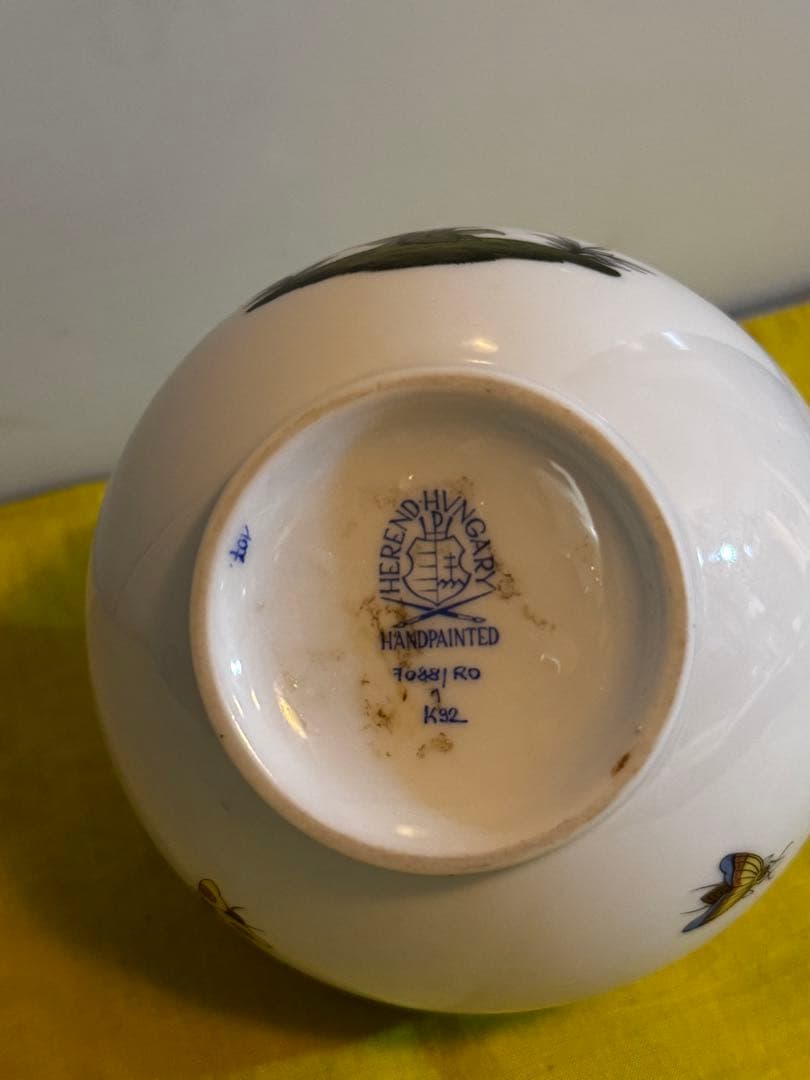 ヘレンドの花瓶 鳥と昆虫のデザイン