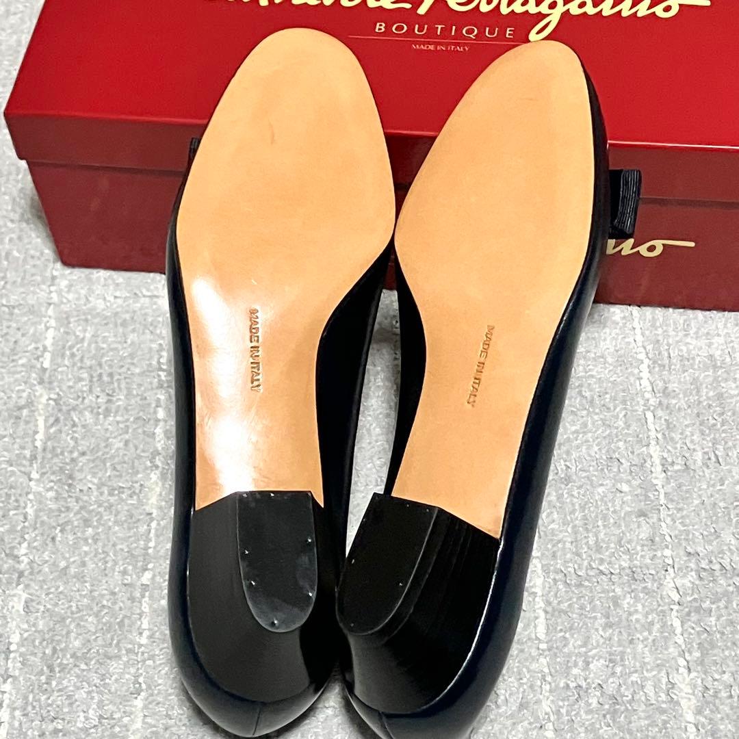 フェラガモ［パンプス］ヴァラ　ネイビー　レザー　ヒール　ゴールド　6C