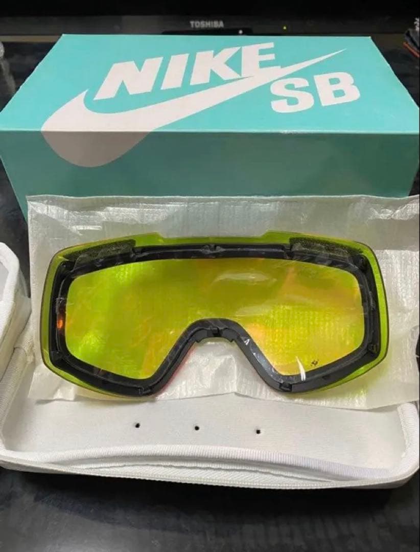 Nike SB ゴーグル ミラーゴールドレンズ