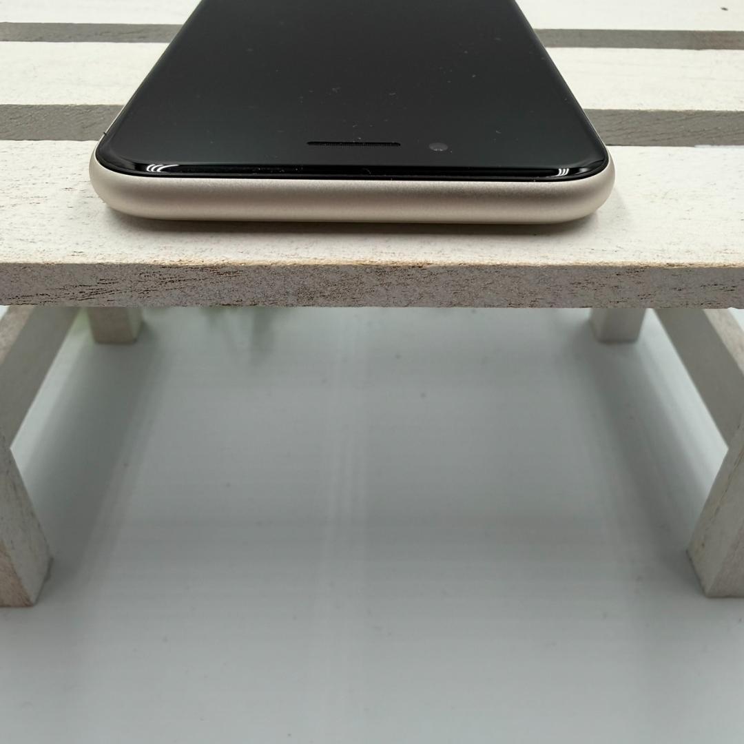 【美品】iPhone SE第3世代 64GB スターライト 390