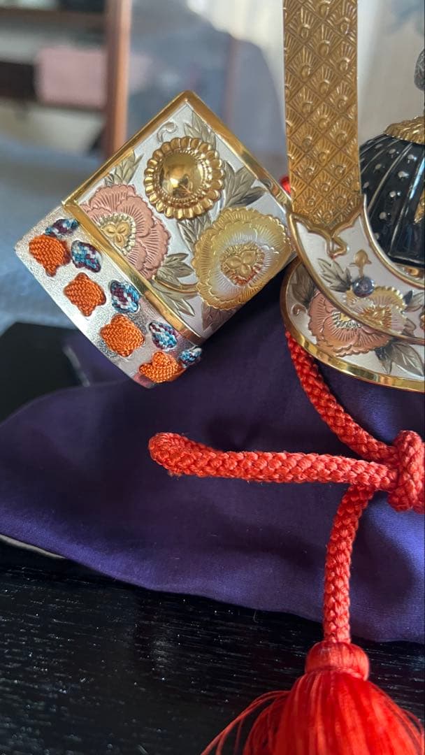 純銀 兜 (剣付) 銀細工 関工芸 武比古 ケース飾り