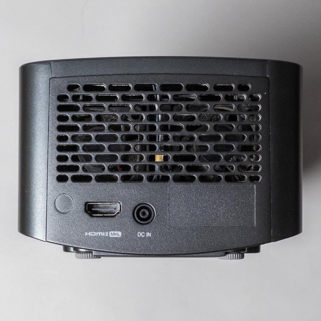 ジャンク LG PF1000UG 超短焦点LEDプロジェクター