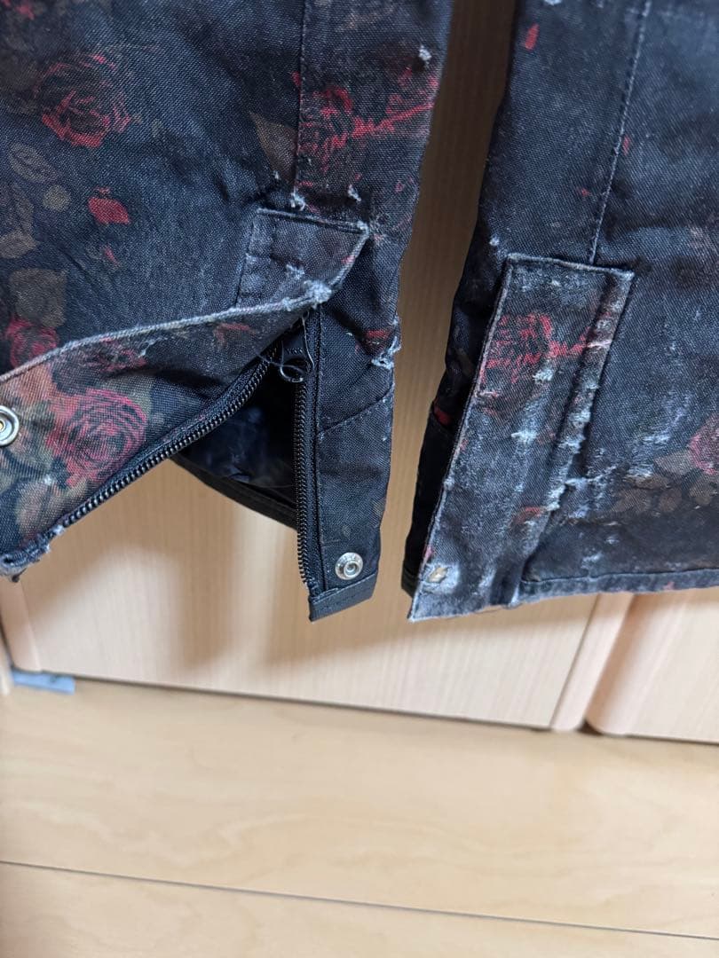 VOLCOM ボルコム スノーボードウェア パンツ ビブパン レディース 花柄