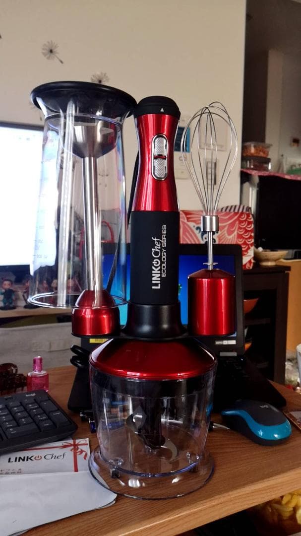 赤いハンドブレンダー　5つの機能を備えた1台