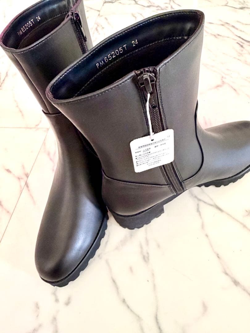 DIANA 黒いショートジッパーブーツ