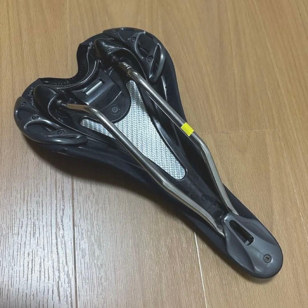 フィジーク ALIANTE K:ium レール サドル 黒