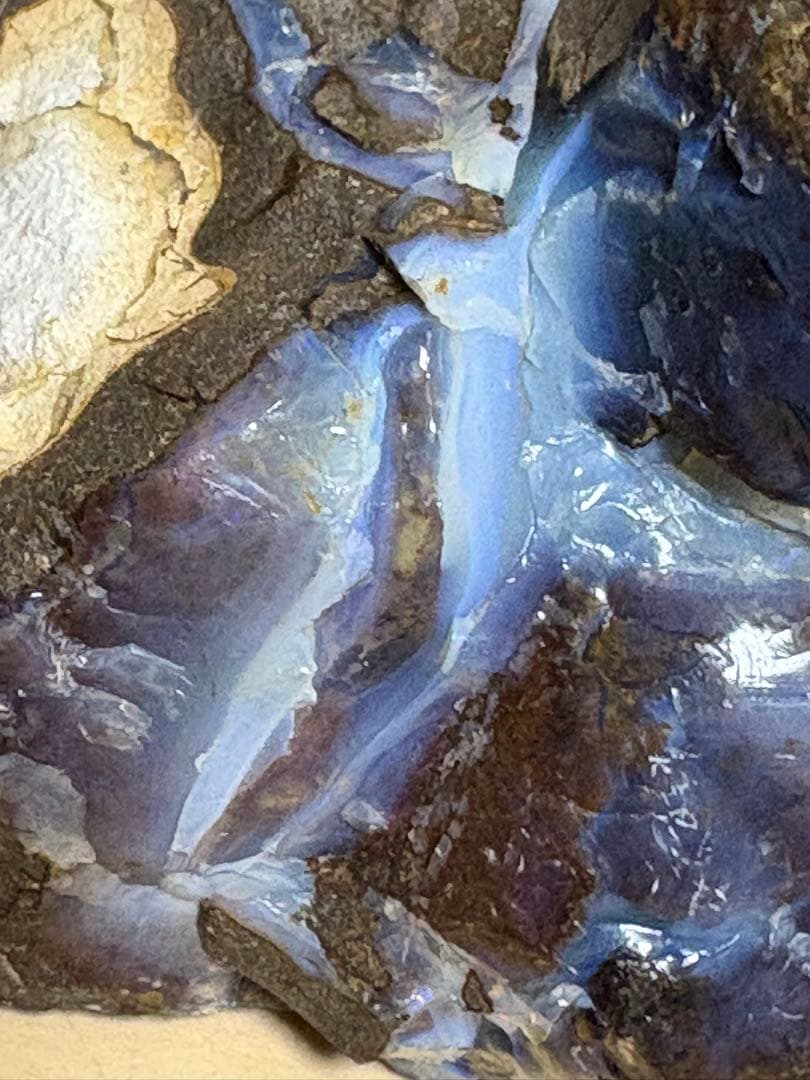 オーストラリア産　大きなボルダーオパール原石　約1976g パワーストーン置物