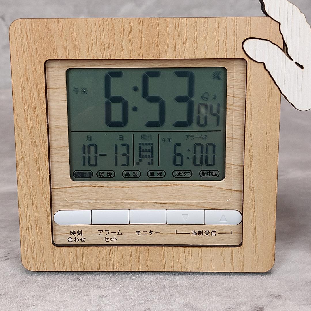 【電波時計】他犬種可　2匹のワンちゃんが寄り添う電波デジタル時計 柴犬　赤と黒