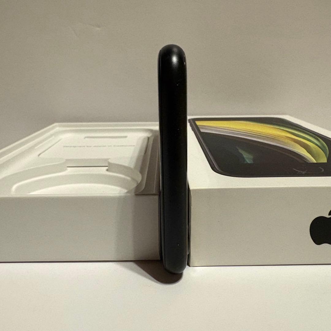 美品 iPhone SE 第2世代 64GB 黒 Simロックなし 本体のみ