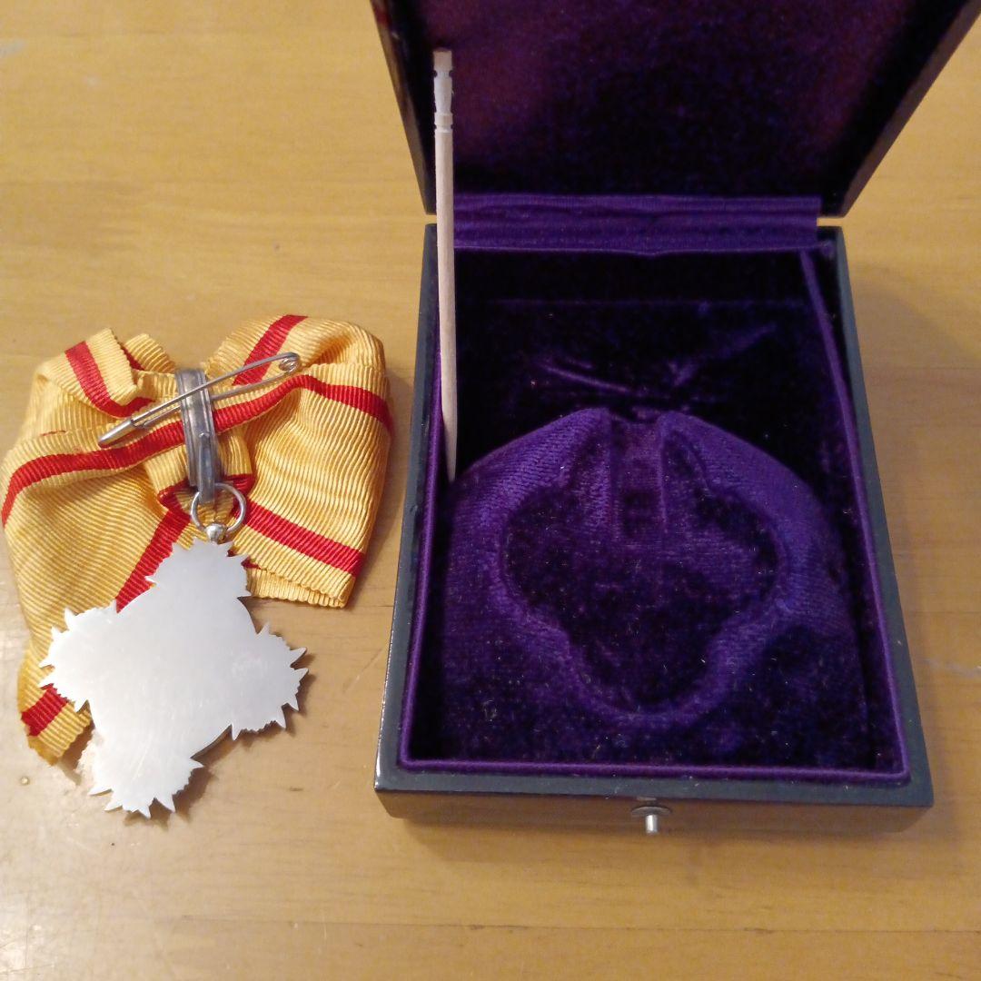 【レア 美品】勲七等宝冠章 勲章 褒章 徽章 女性勲章