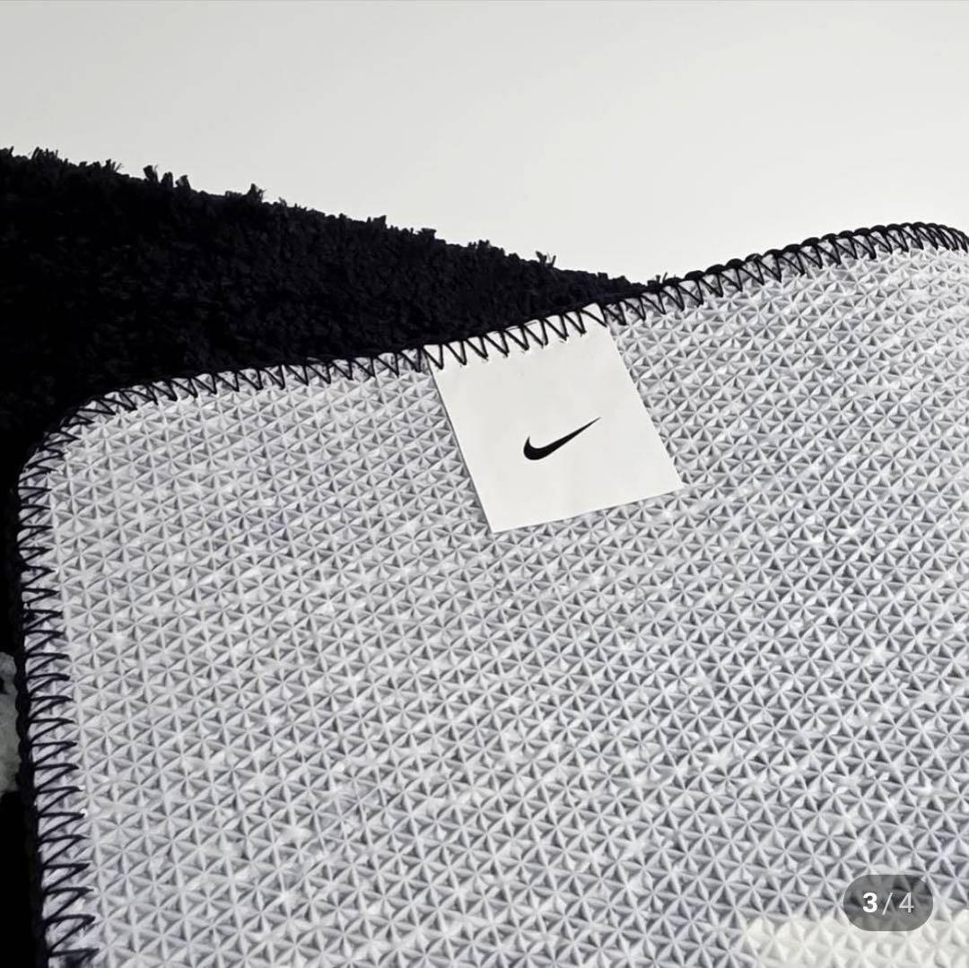 韓国輸入品⭐︎NIKE ナイキ ラグ マット