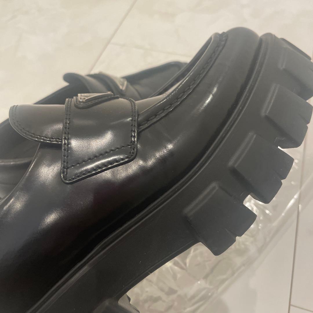 PRADA モノリス ブラッシュド レザー ポインテッド トゥ ローファー　36