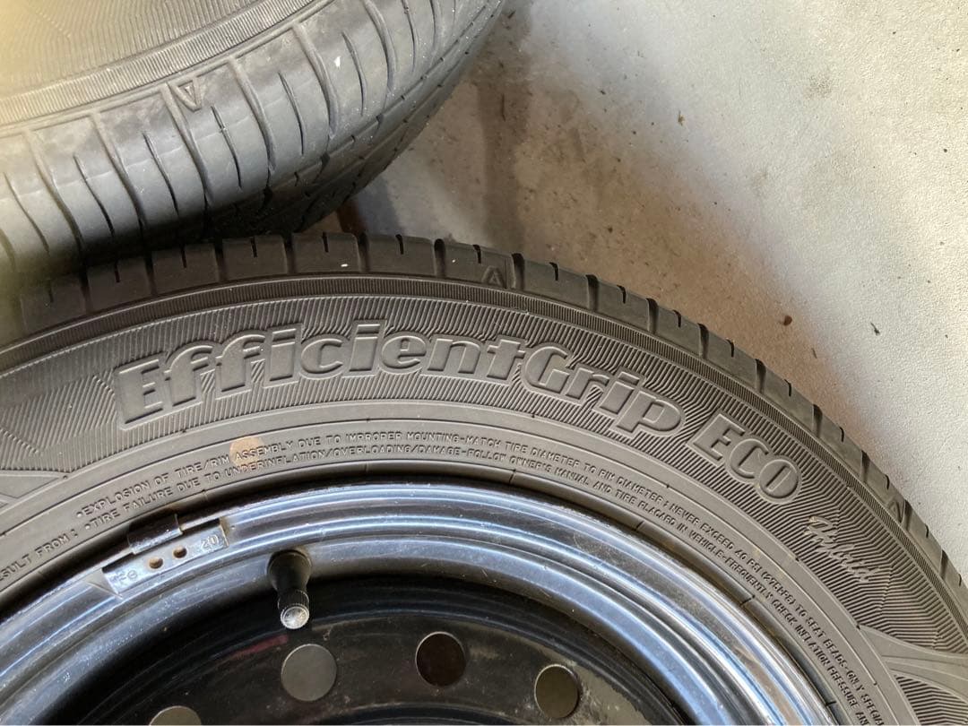 タイヤほぼ新品！グッドイヤーEfficientGrip ECO175/65R14
