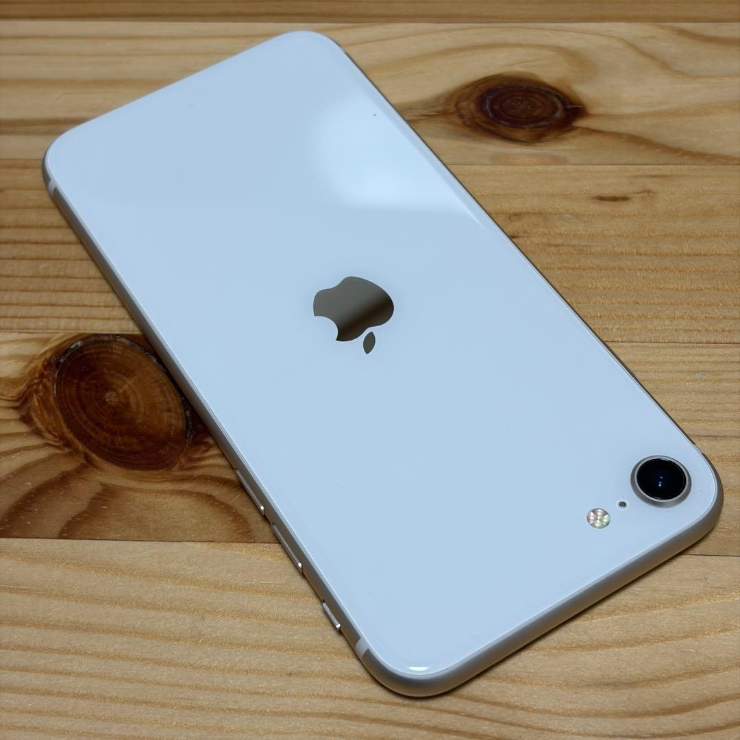 Q*e様 バッテリー新品　iPhoneSE第3世代64GB SIMフリー　美品