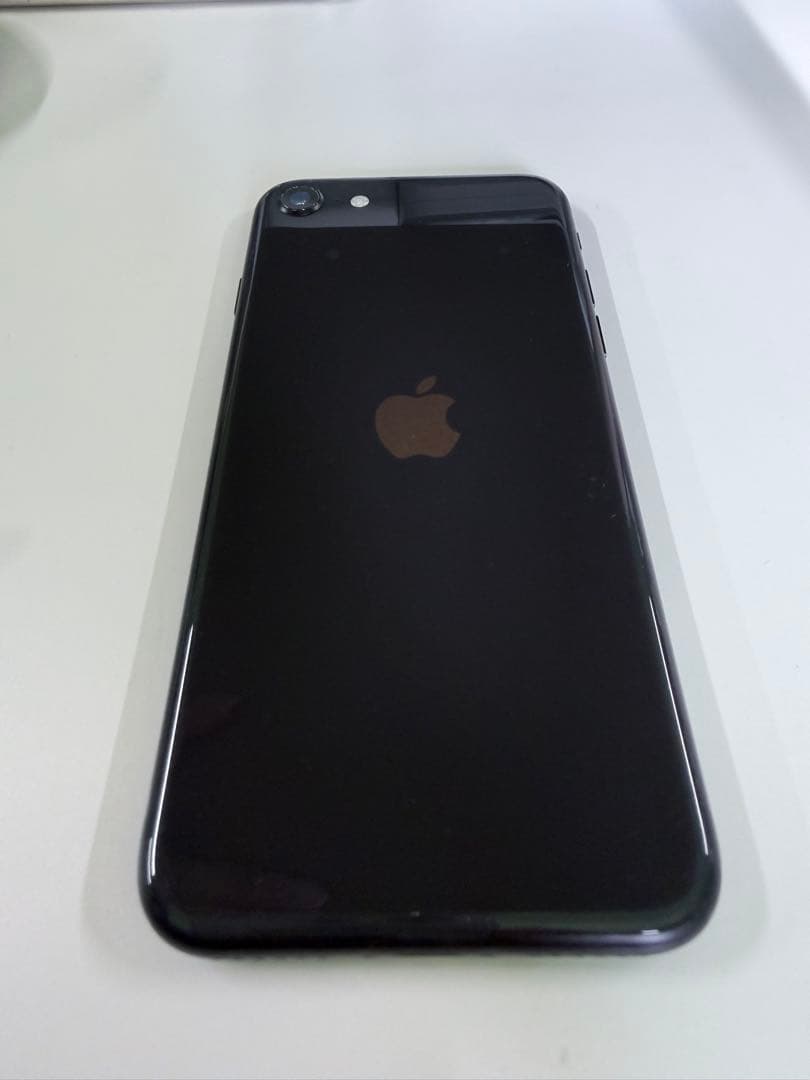 Apple iPhone SE(第2)ブラック　本体