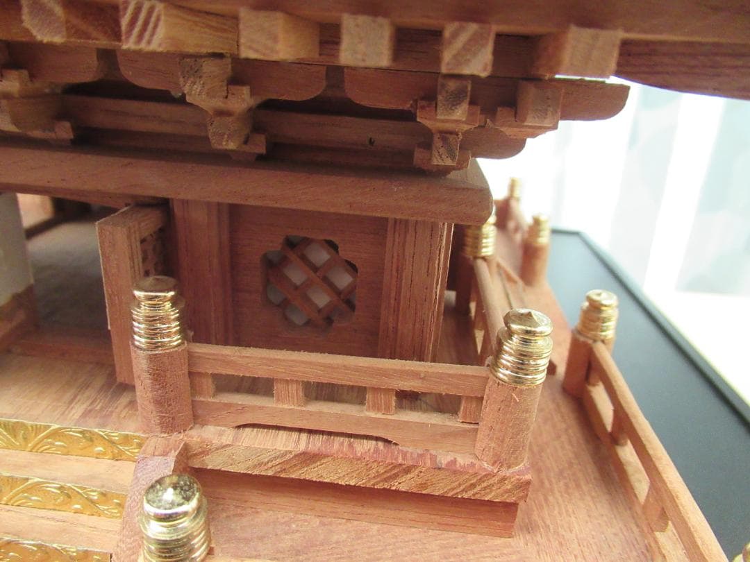 【修理品】五重塔模型　　大きさ：幅約２２×奥行２２×高さ６０ｃｍ　縮尺約１／５０