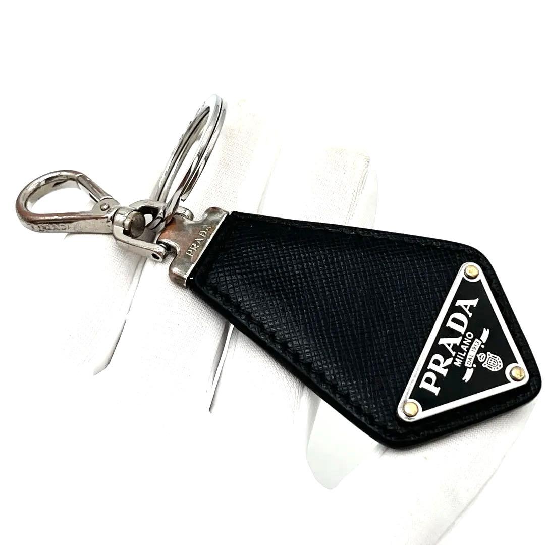 PRADA キーホルダー　三角ロゴトライアングル　サフィアーノレザー　ブラック