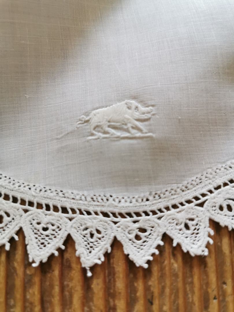 アンティーク 猪いのししアペンツェル刺繍 精緻なニードルワーク♤ ドイリー