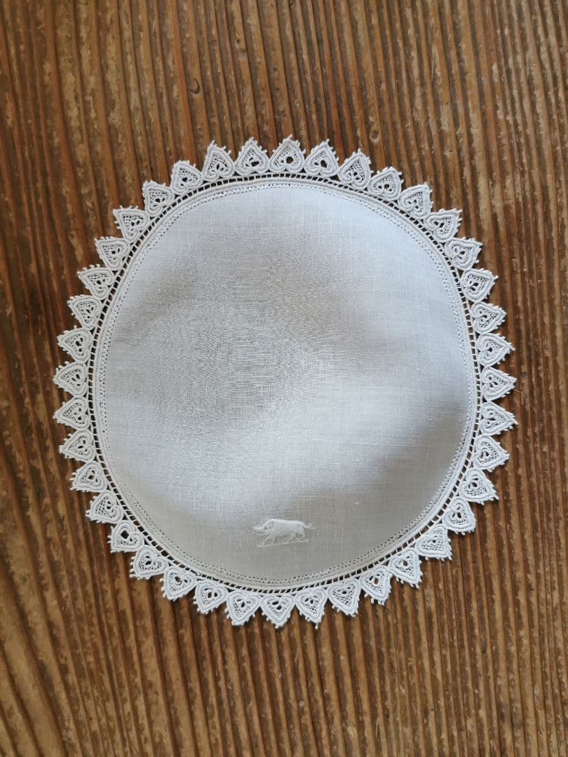 アンティーク 猪いのししアペンツェル刺繍 精緻なニードルワーク♤ ドイリー