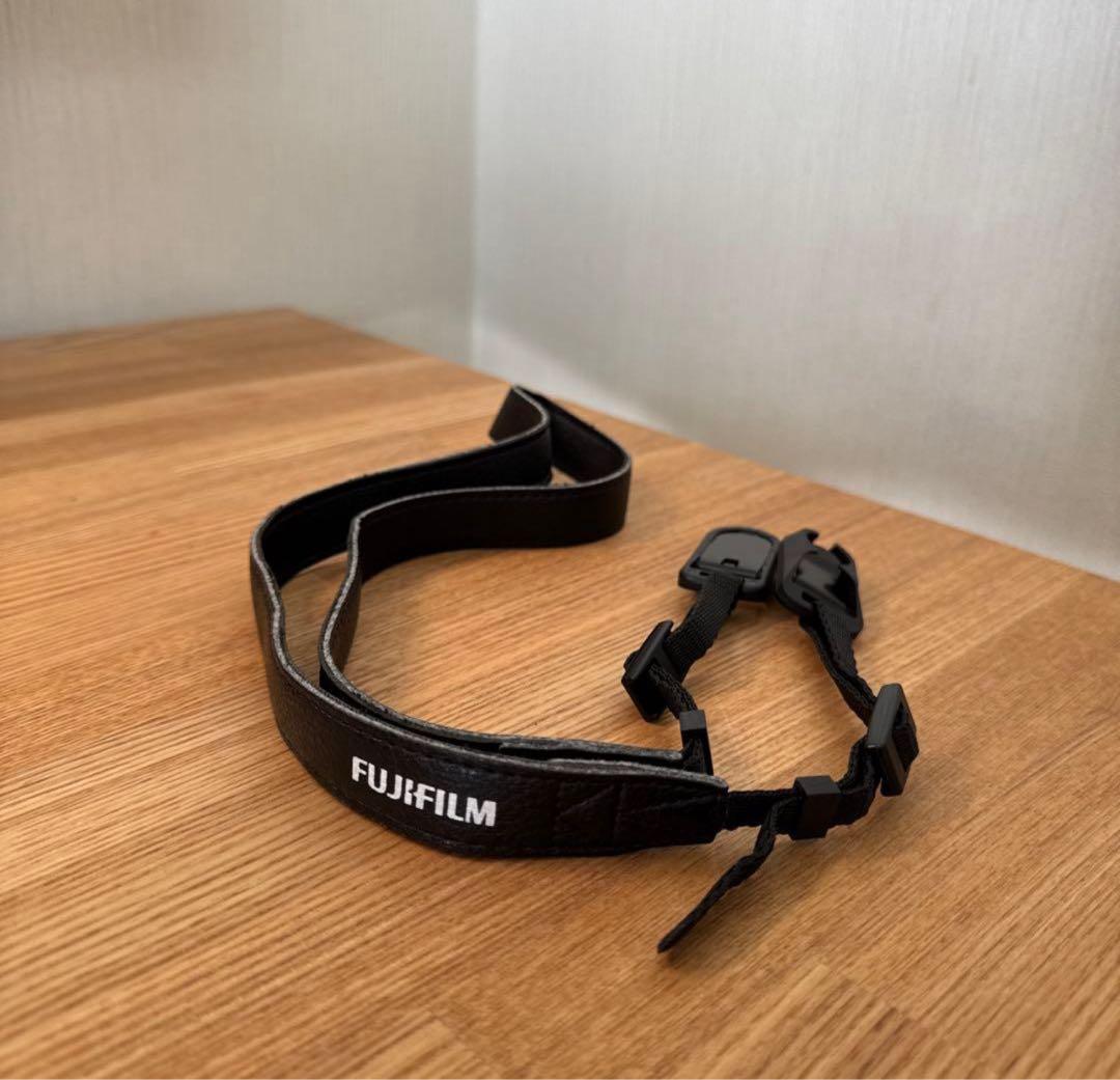 【最終値下げ】Fujifilm X-E4 本体 【美品・付属品アリ】