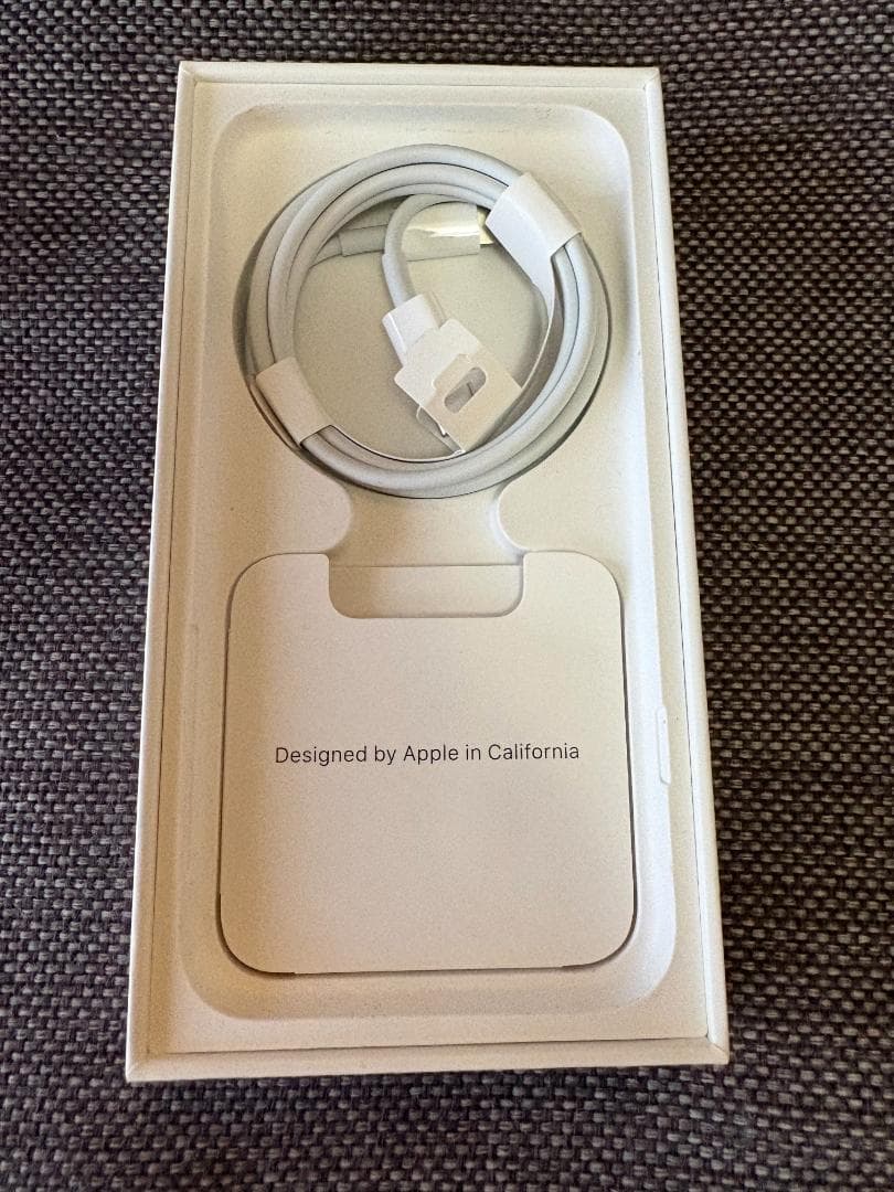 【美品】iPhone SE第3世代 64GB SIMフリー