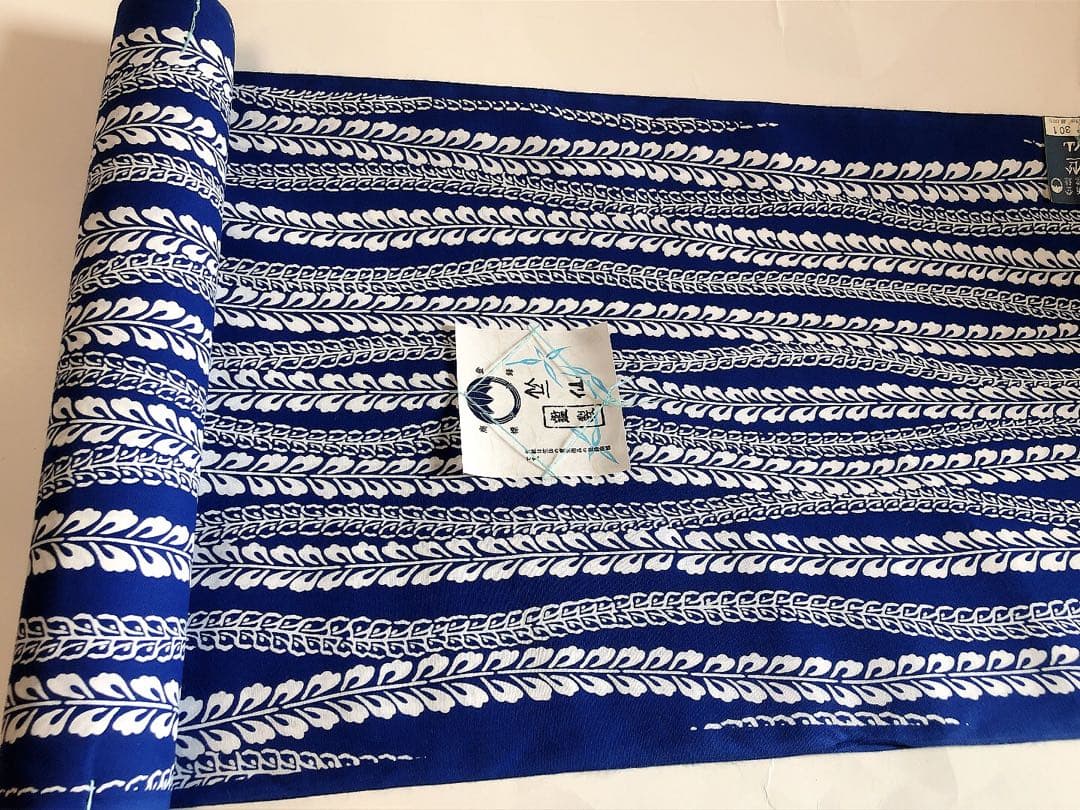 新品未使用　竺仙　浴衣反物 紺色×白しだれ藤葉模様 綿100% 高級ブランドです