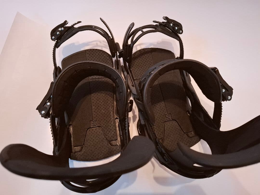 るー　SALOMON HOLOGRAM ほぼ新品