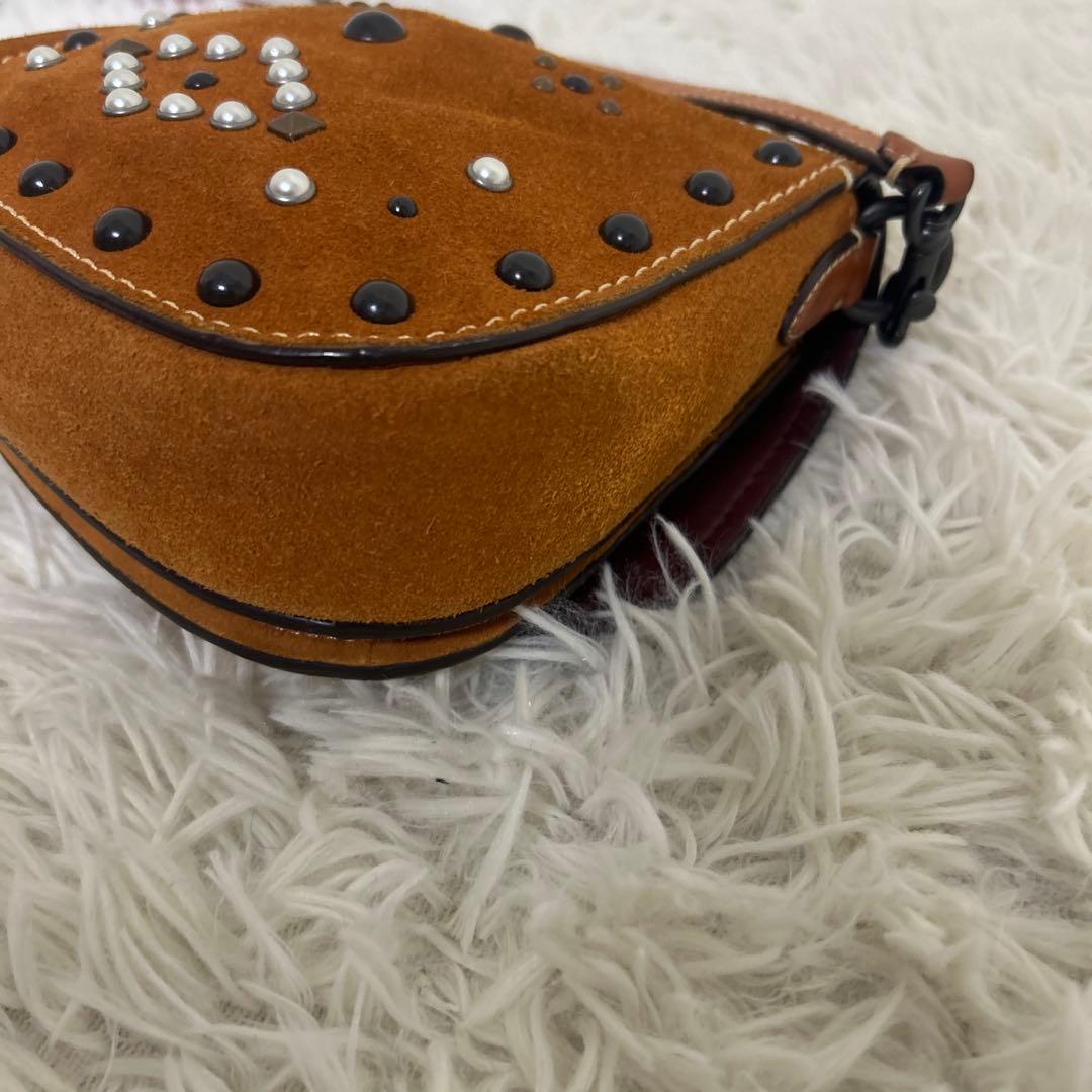 美品　COACH ショルダーバッグ　斜め掛け　サドルバッグ　スタッズ　スエード