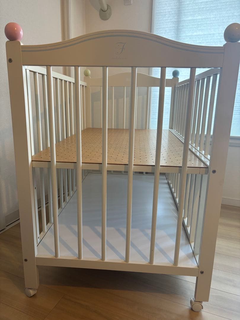 Le temps de BENI⭐︎ミキハウス 可愛いベビーベッド