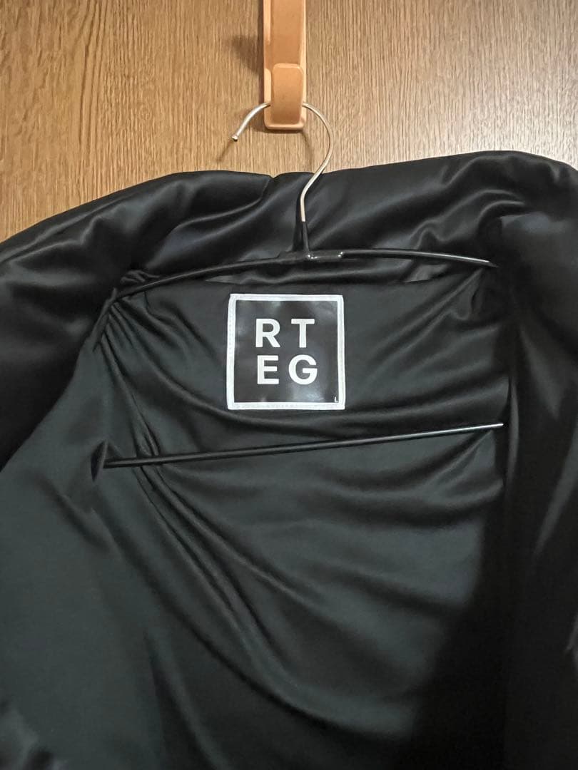 RTEG ブラックパデッドジャケット フード付き