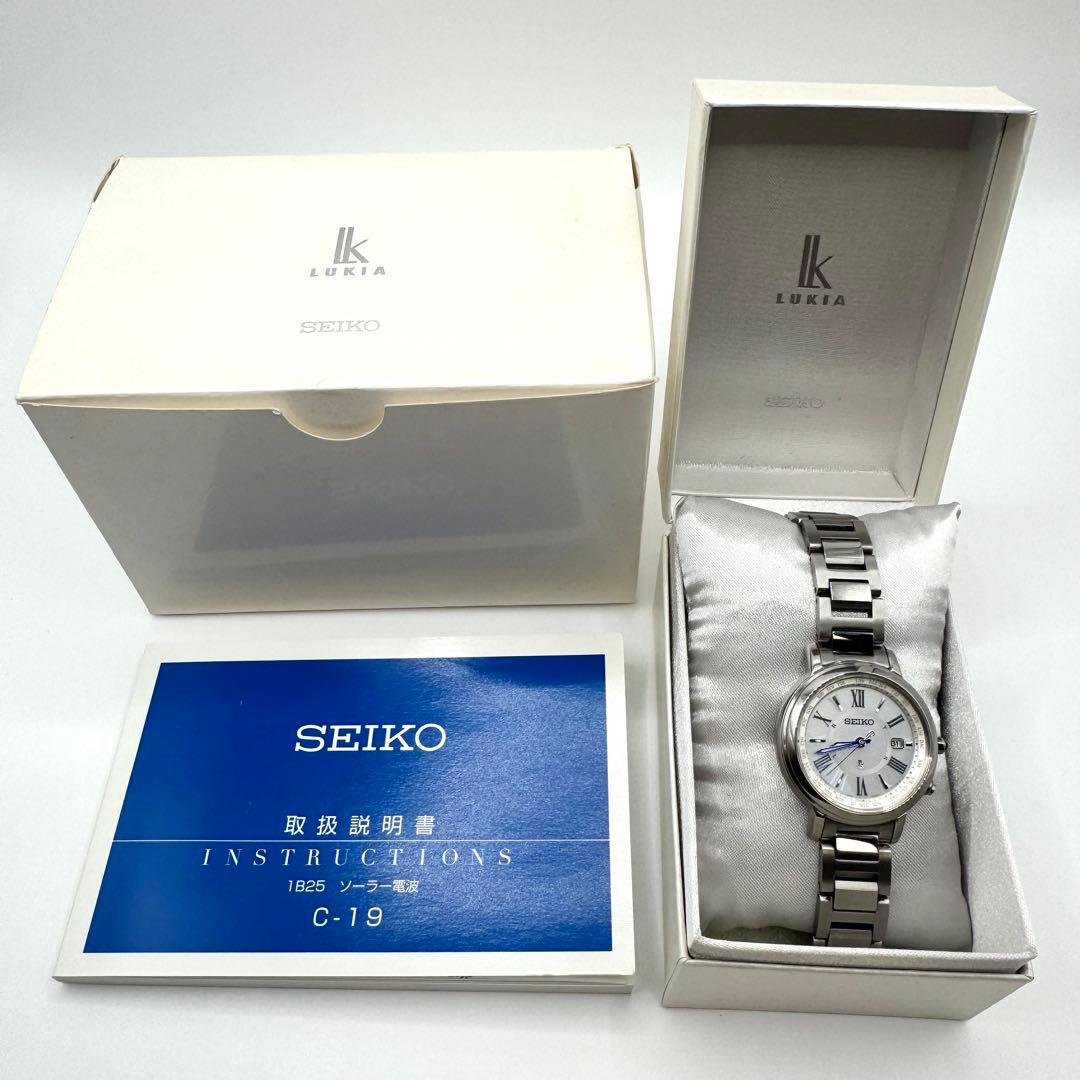 【美品】SEIKO LUKIA SSQV025 電波ソーラー チタン レディース