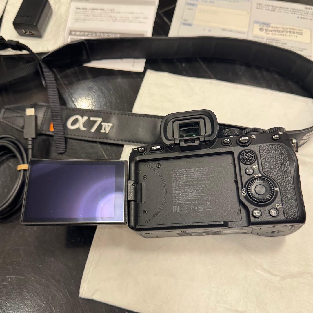 【美品】SONY α7 IV ILCE-7M4 ボディ　ミラーレス一眼