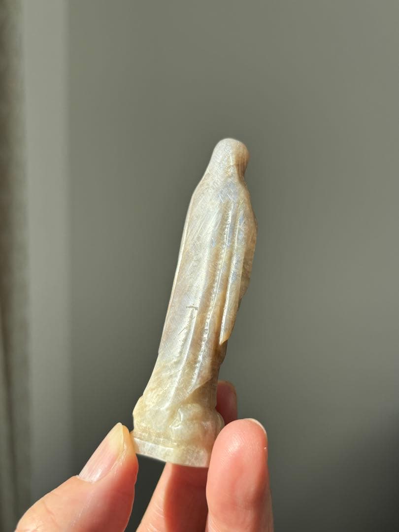 マリア様像　サンムーンストーン　約8.8cm 約52g
