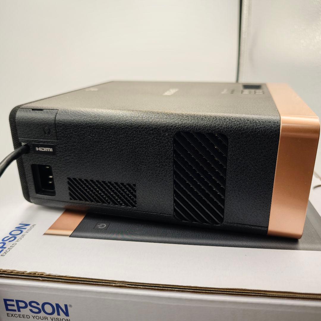 【美品】EPSON EF-100B ホームプロジェクター 使用時間85hのみ